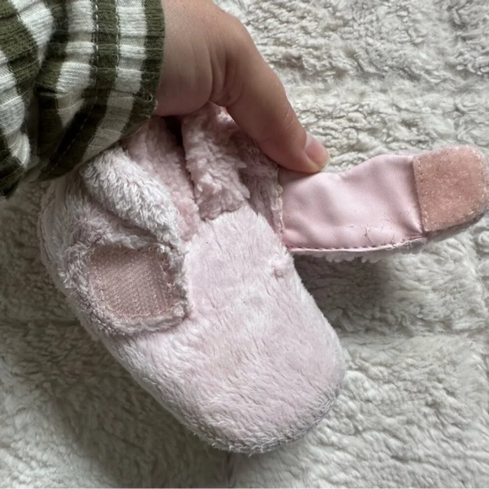 Ugg | Pink Unisex Bixbee Llama Stuffie Faux Fur Booties | Size 02/03